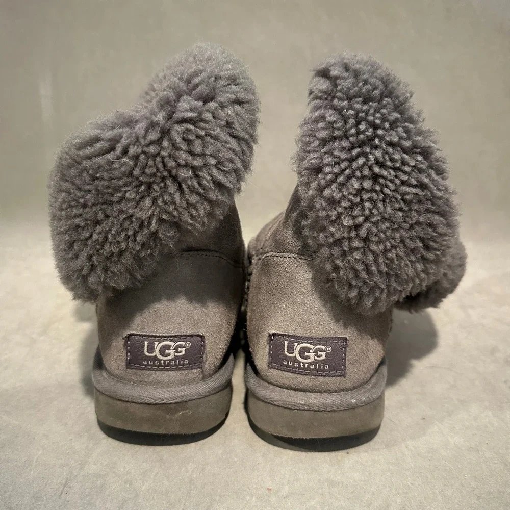 UGG Australia Grey Suede Shearling Cuff Boots Womens 8 Grey F19013G Winter Boot